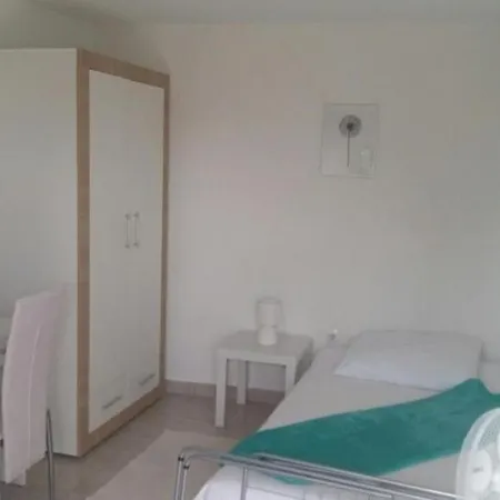 & Lino - Single With Terrace And Sea View Apartman
